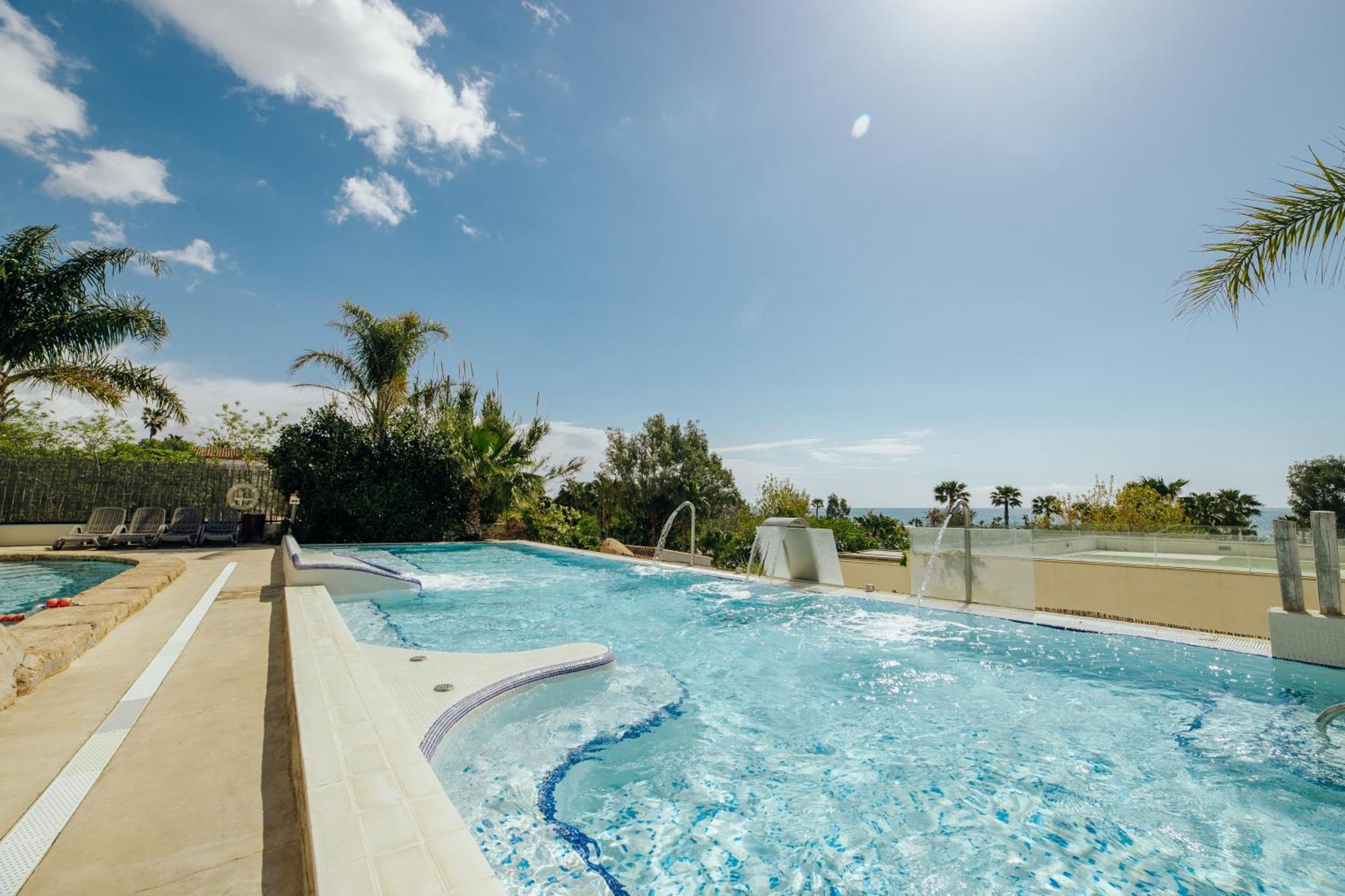 Alannia Els Prats Hotell Mont-roig del Camp Exteriör bild