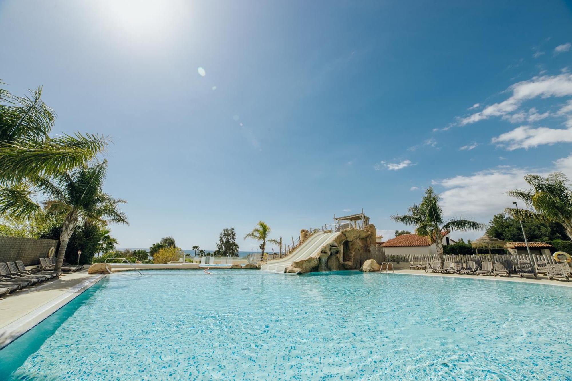 Alannia Els Prats Hotell Mont-roig del Camp Exteriör bild